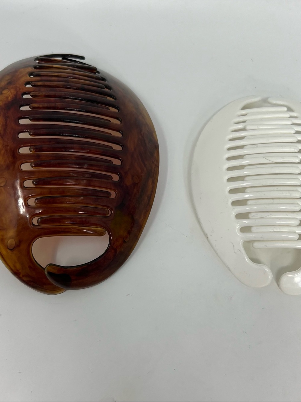 Vtg 1980's GOODY TZERS Hair Cincher Clip Banana Combs 1 White 1 Tortoise Shell